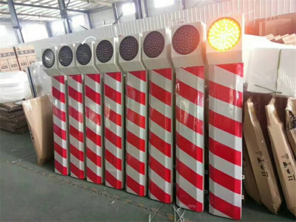 太阳能警示柱红白